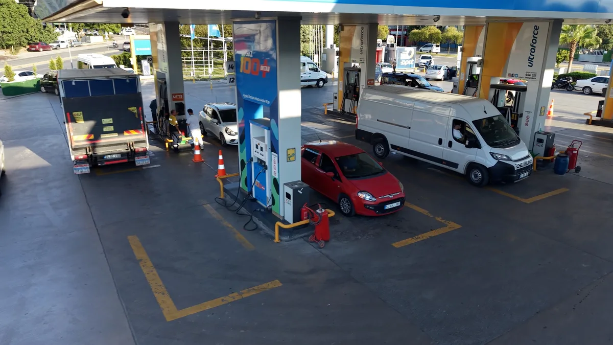 Göksay Petrol istasyonundaki Otobil işaretli akaryakıt alanı